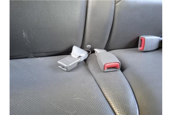 Recambio de anclaje cinturon trasero derecho para hyundai tucson (jm) 2.0 crdi referencia OEM IAM 898402E100U7  