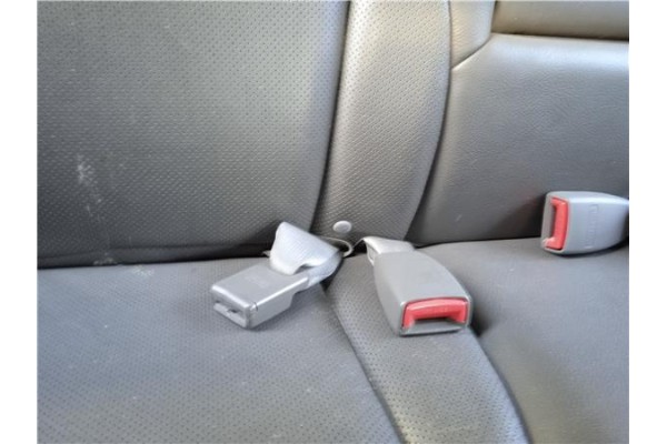 Recambio de anclaje cinturon trasero derecho para hyundai tucson (jm) 2.0 crdi referencia OEM IAM 898402E100U7  