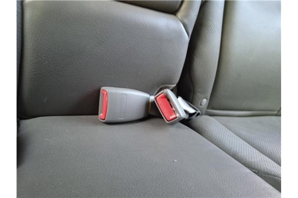 Recambio de anclaje cinturon trasero izquierdo para hyundai tucson (jm) 2.0 crdi referencia OEM IAM 898302E000U7  