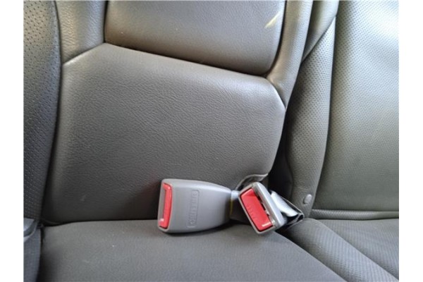 Recambio de anclaje cinturon trasero izquierdo para hyundai tucson (jm) 2.0 crdi referencia OEM IAM 898302E000U7  