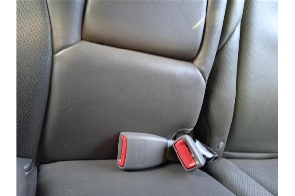 Recambio de anclaje cinturon trasero izquierdo para hyundai tucson (jm) 2.0 crdi referencia OEM IAM 898302E000U7  