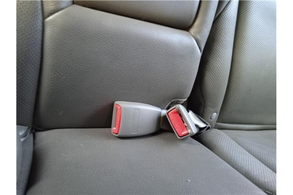 Recambio de anclaje cinturon trasero izquierdo para hyundai tucson (jm) 2.0 crdi referencia OEM IAM 898302E000U7  