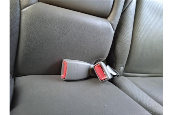 Recambio de anclaje cinturon trasero izquierdo para hyundai tucson (jm) 2.0 crdi referencia OEM IAM 898302E000U7  