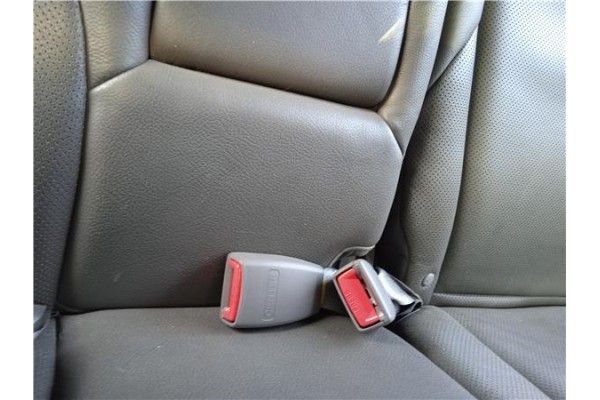 Recambio de anclaje cinturon trasero izquierdo para hyundai tucson (jm) 2.0 crdi referencia OEM IAM 898302E000U7  