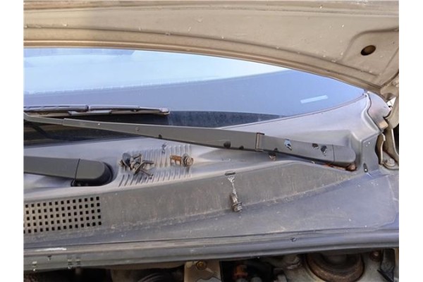 Recambio de brazo limpiaparabrisas delantero izquierdo para hyundai tucson (jm) 2.0 crdi referencia OEM IAM 9831120  