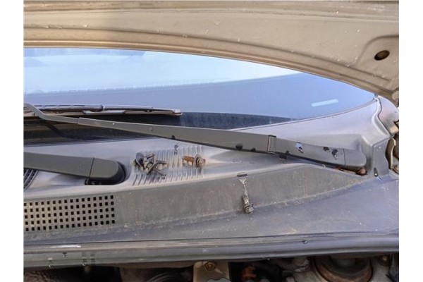 Recambio de brazo limpiaparabrisas delantero izquierdo para hyundai tucson (jm) 2.0 crdi referencia OEM IAM 9831120  