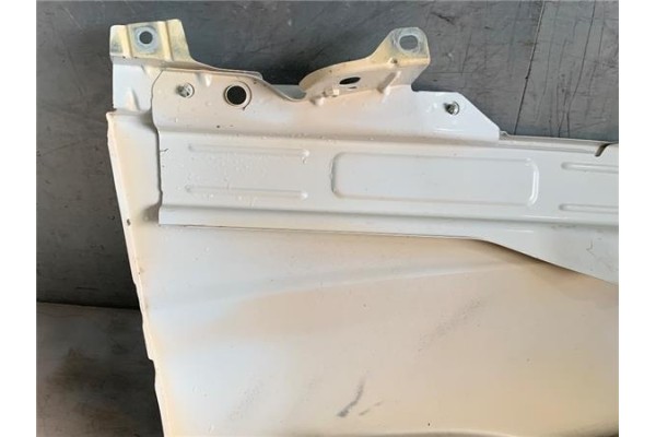 Recambio de aleta delantero izquierda para iveco daily chasis 2.3 referencia OEM IAM 5801513992 5802382341 