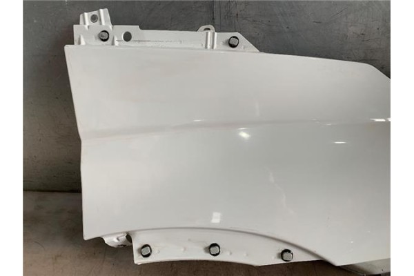 Recambio de aleta delantero derecha para iveco daily chasis 2.3 referencia OEM IAM 5801513999 5802382340 