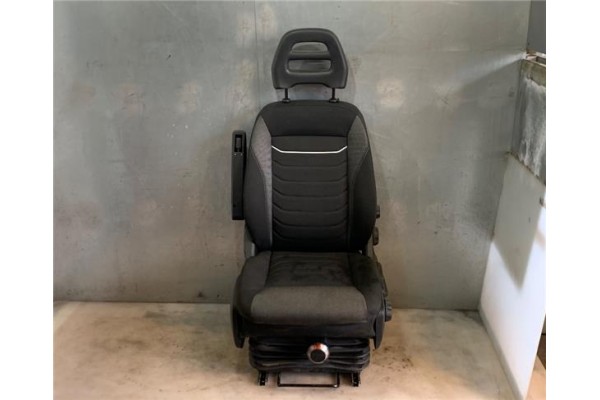Recambio de asiento delantero izquierdo para iveco daily chasis 2.3 referencia OEM IAM 5802826074  