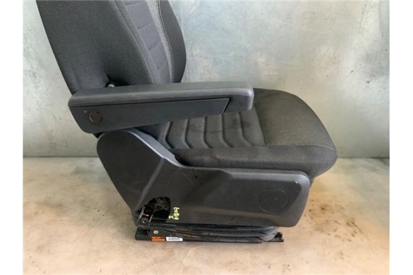 Recambio de asiento delantero izquierdo para iveco daily chasis 2.3 referencia OEM IAM 5802826074  