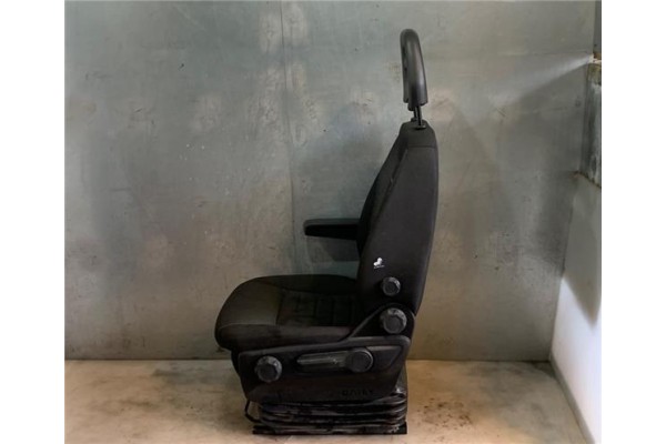 Recambio de asiento delantero izquierdo para iveco daily chasis 2.3 referencia OEM IAM 5802826074  