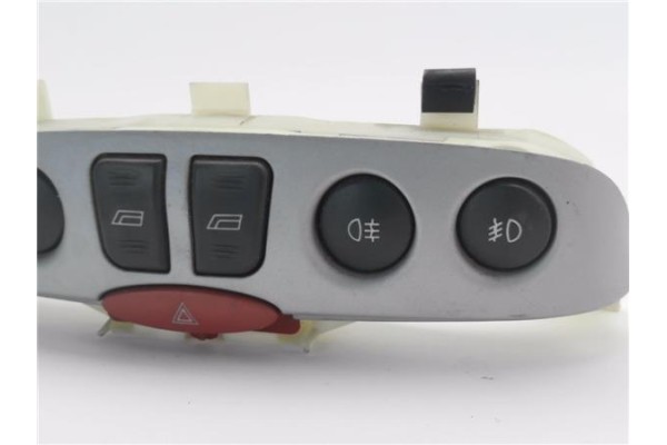 Recambio de mando elevalunas delantero izquierdo para fiat ii punto (188) berlina 1.2 60 (188.030, .050, .130, .150, .230, .250)