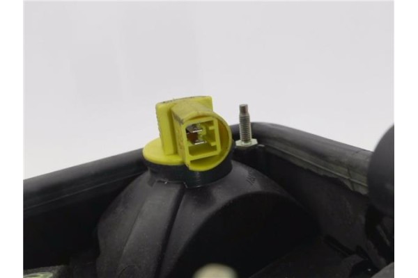 Recambio de piloto porton trasero derecho para peugeot 806 2.1 td 12v referencia OEM IAM 6351A6  