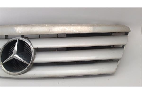 Recambio de rejilla capo para mercedes-benz clase a (bm 168) 1.9 190 (168.032) referencia OEM IAM 1688800083  