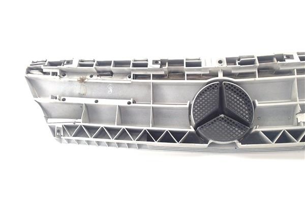 Recambio de rejilla capo para mercedes-benz clase a (bm 168) 1.9 190 (168.032) referencia OEM IAM 1688800083  