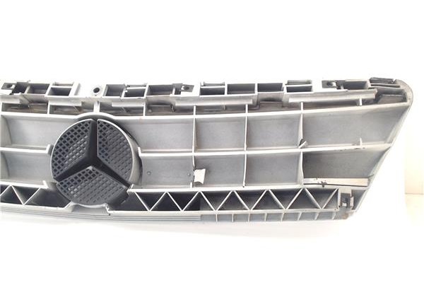 Recambio de rejilla capo para mercedes-benz clase a (bm 168) 1.9 190 (168.032) referencia OEM IAM 1688800083  