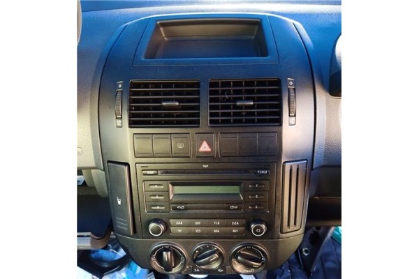Recambio de embellecedor consola central para volkswagen polo iv (9n3) 1.4 advance referencia OEM IAM   