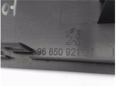 Recambio de embellecedor consola central para peugeot 5008 1.6 premium referencia OEM IAM 9685092177  