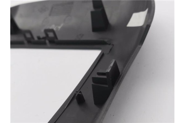 Recambio de embellecedor consola central para peugeot 5008 1.6 premium referencia OEM IAM 9685092177  