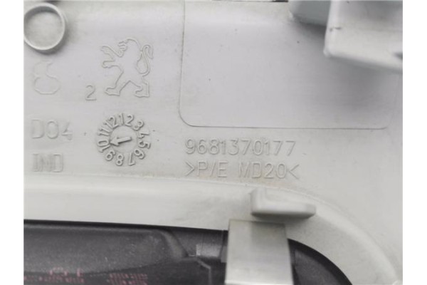 Recambio de luz delantero central techo para peugeot 5008 1.6 premium referencia OEM IAM 9681370177  