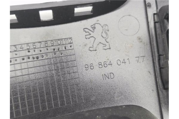 Recambio de embellecedor salpicadero para peugeot 5008 1.6 premium referencia OEM IAM 9686404177 81300560 