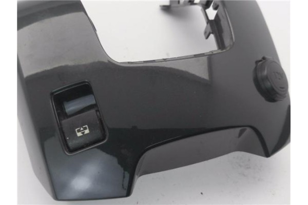 Recambio de embellecedor salpicadero para peugeot 5008 1.6 premium referencia OEM IAM 9686404177 81300560 