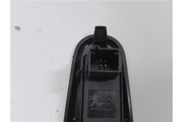 Recambio de mando elevalunas trasero izquierdo para peugeot 5008 1.6 premium referencia OEM IAM 96759764ZD  