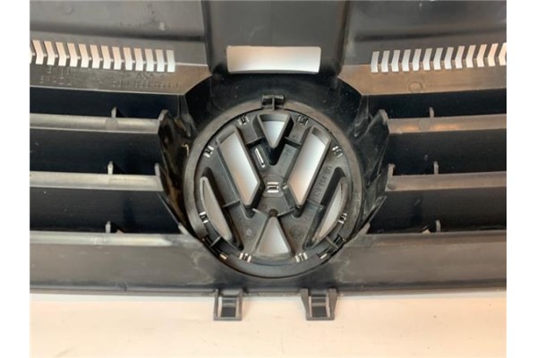 Recambio de rejilla capo para volkswagen polo iv (9n1) 1.9 sdi referencia OEM IAM 6Q853653C  