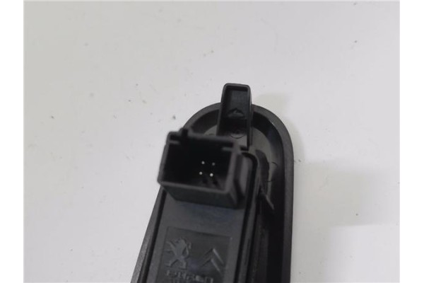 Recambio de mando elevalunas trasero derecho para peugeot 5008 1.6 premium referencia OEM IAM 96759764ZD  