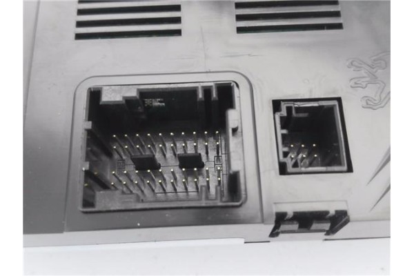 Recambio de mandos climatizador para peugeot 5008 1.6 premium referencia OEM IAM 96738323XT  