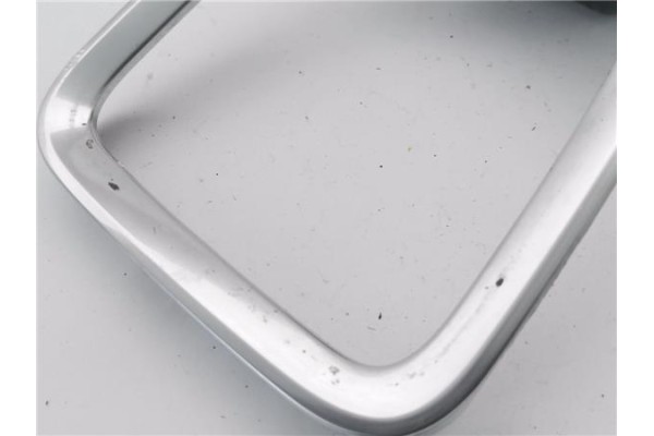 Recambio de embellecedor palanca cambio para peugeot 5008 1.6 premium referencia OEM IAM 9686375677 81300442 