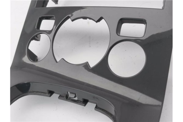 Recambio de embellecedor mando clima para peugeot 5008 1.6 premium referencia OEM IAM 9685099877 63191111 