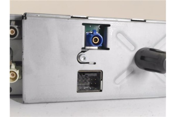 Recambio de autoradio para peugeot 5008 1.6 premium referencia OEM IAM 96751717XT  