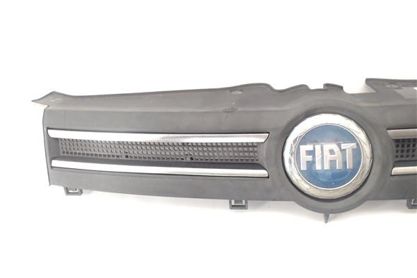 Recambio de rejilla capo para fiat ii panda (169) 1.2 referencia OEM IAM 735353899  