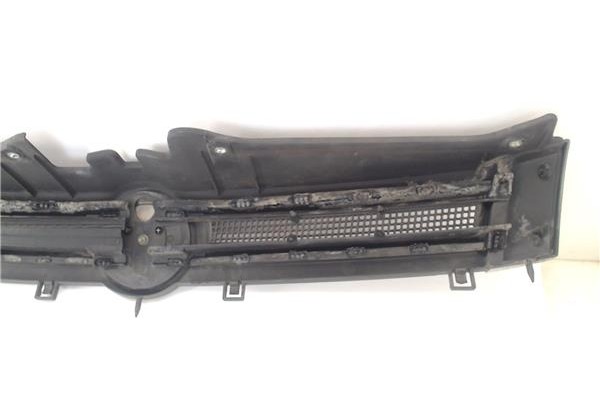 Recambio de rejilla capo para fiat ii panda (169) 1.2 referencia OEM IAM 735353899  