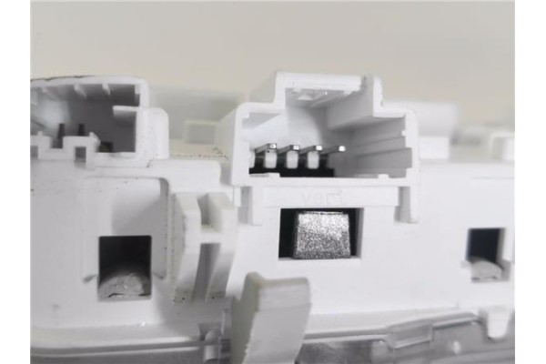 Recambio de luz delantero central techo para citroen c4 grand picasso/spacetourer 1.6 attraction referencia OEM IAM 96781444BJ  