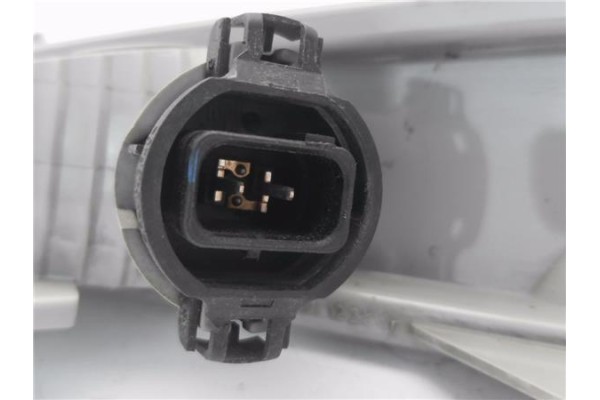 Recambio de intermitente delantero dcho para opel astra j berlina 5p 1.6 selective referencia OEM IAM 13367143 662588537 