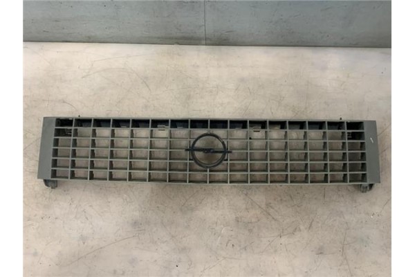 Recambio de rejilla capo para opel corsa a 1.3 gl referencia OEM IAM 90127456  