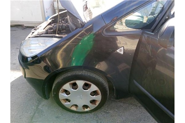 Recambio de aleta delantero izquierda para mitsubishi colt cz3 berl. 3 (z30) 1.5 di-d instyle referencia OEM IAM MN161905  