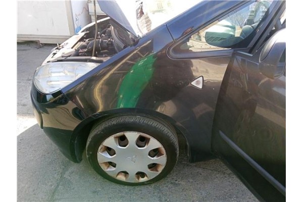 Recambio de aleta delantero izquierda para mitsubishi colt cz3 berl. 3 (z30) 1.5 di-d instyle referencia OEM IAM MN161905  