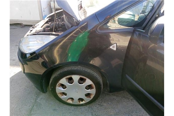 Recambio de aleta delantero izquierda para mitsubishi colt cz3 berl. 3 (z30) 1.5 di-d instyle referencia OEM IAM MN161905  