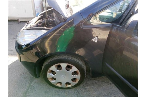 Recambio de aleta delantero izquierda para mitsubishi colt cz3 berl. 3 (z30) 1.5 di-d instyle referencia OEM IAM MN161905  