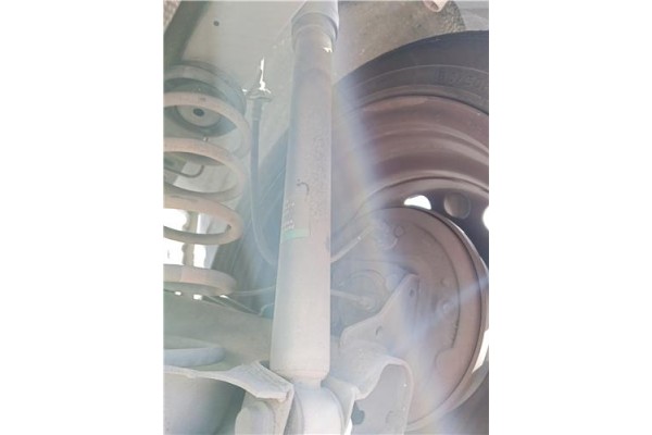 Recambio de amortiguador trasero derecho para mitsubishi colt cz3 berl. 3 (z30) 1.5 di-d instyle referencia OEM IAM MR594131 8,1