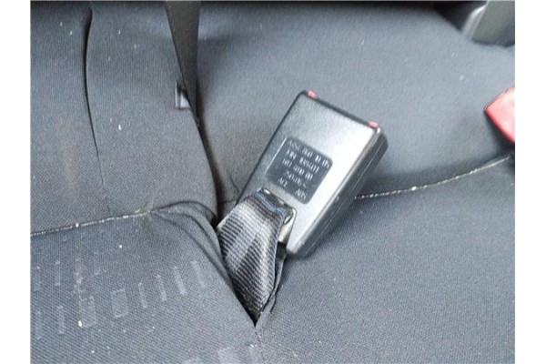 Recambio de anclaje cinturon trasero derecho para mitsubishi colt cz3 berl. 3 (z30) 1.5 di-d instyle referencia OEM IAM MN108401