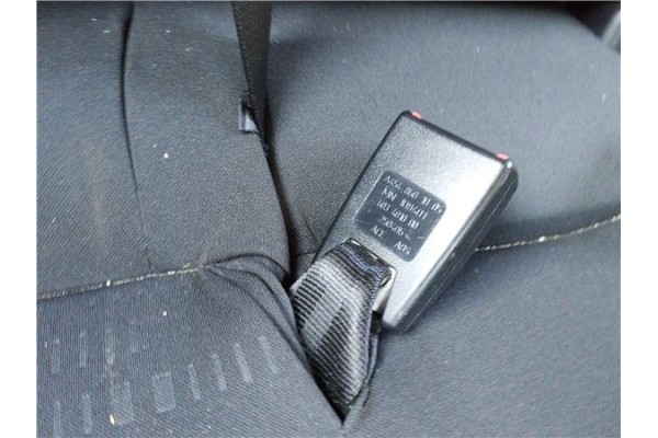 Recambio de anclaje cinturon trasero derecho para mitsubishi colt cz3 berl. 3 (z30) 1.5 di-d instyle referencia OEM IAM MN108401