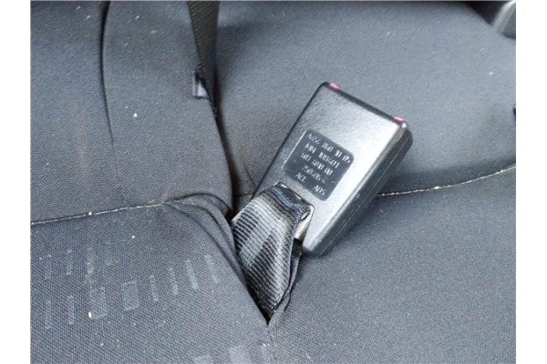 Recambio de anclaje cinturon trasero derecho para mitsubishi colt cz3 berl. 3 (z30) 1.5 di-d instyle referencia OEM IAM MN108401