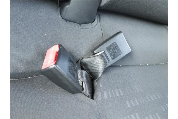 Recambio de anclaje cinturon trasero izquierdo para mitsubishi colt cz3 berl. 3 (z30) 1.5 di-d instyle referencia OEM IAM MN1084