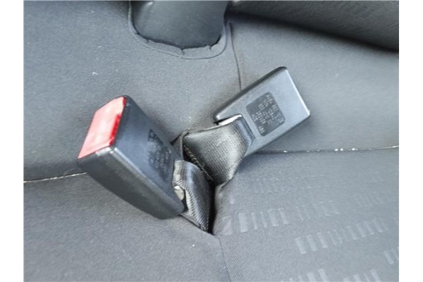 Recambio de anclaje cinturon trasero izquierdo para mitsubishi colt cz3 berl. 3 (z30) 1.5 di-d instyle referencia OEM IAM MN1084