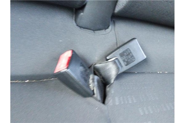 Recambio de anclaje cinturon trasero izquierdo para mitsubishi colt cz3 berl. 3 (z30) 1.5 di-d instyle referencia OEM IAM MN1084