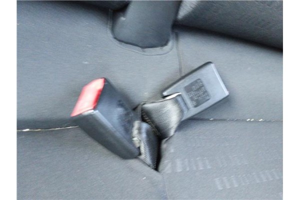 Recambio de anclaje cinturon trasero izquierdo para mitsubishi colt cz3 berl. 3 (z30) 1.5 di-d instyle referencia OEM IAM MN1084